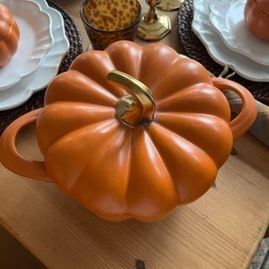 NEW Gorgeous Matte Orange Pumpkin Pot and set of 4 Bowls 🎃